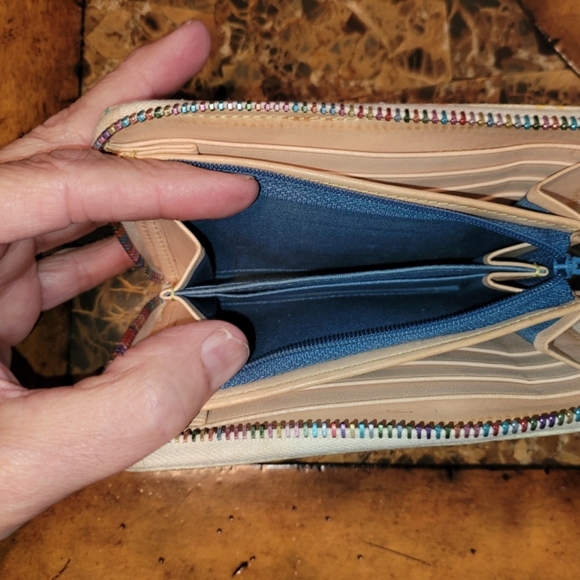 Dooney & Bourke rainbow wallet - Picture 7 of 8